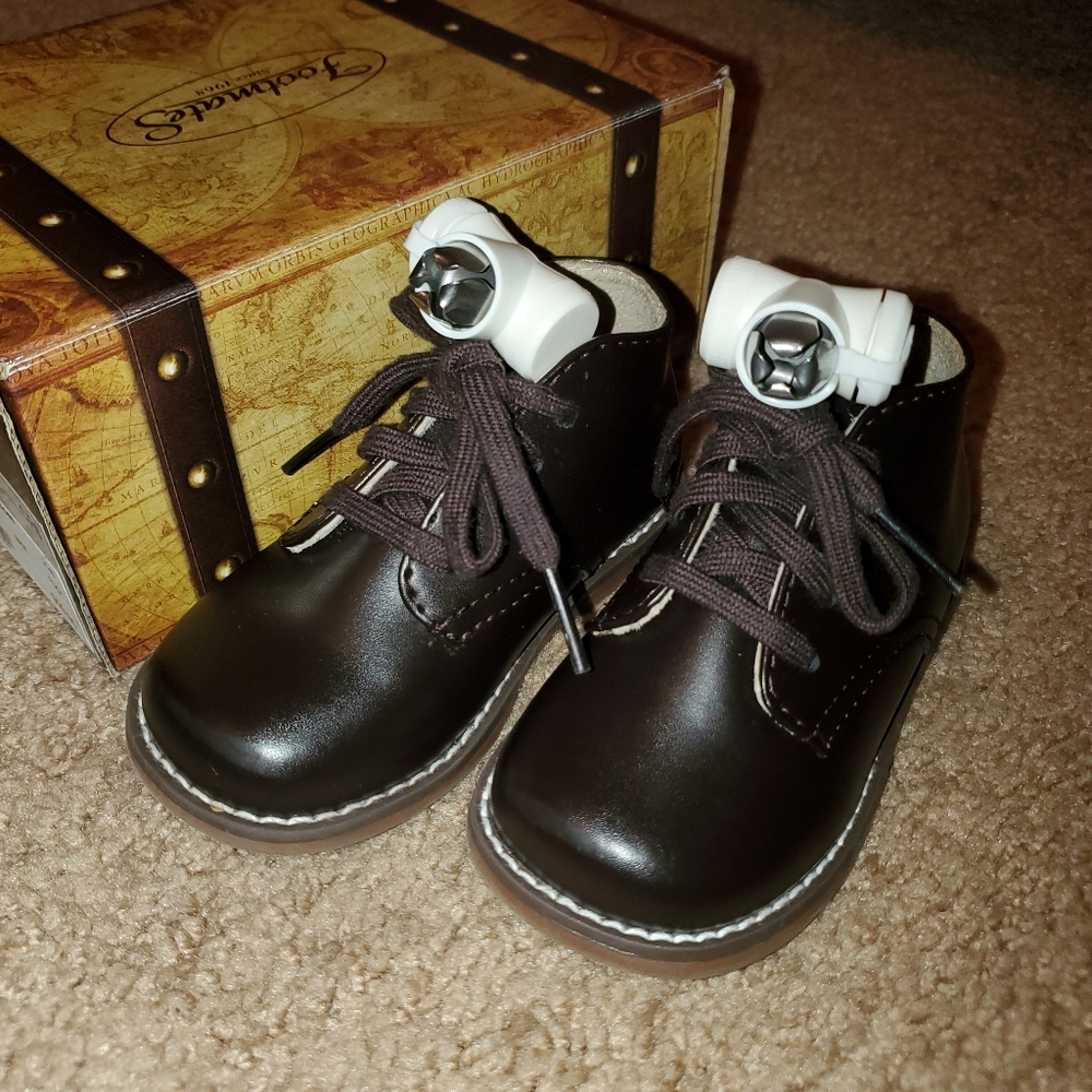 Infant brown walking shoes